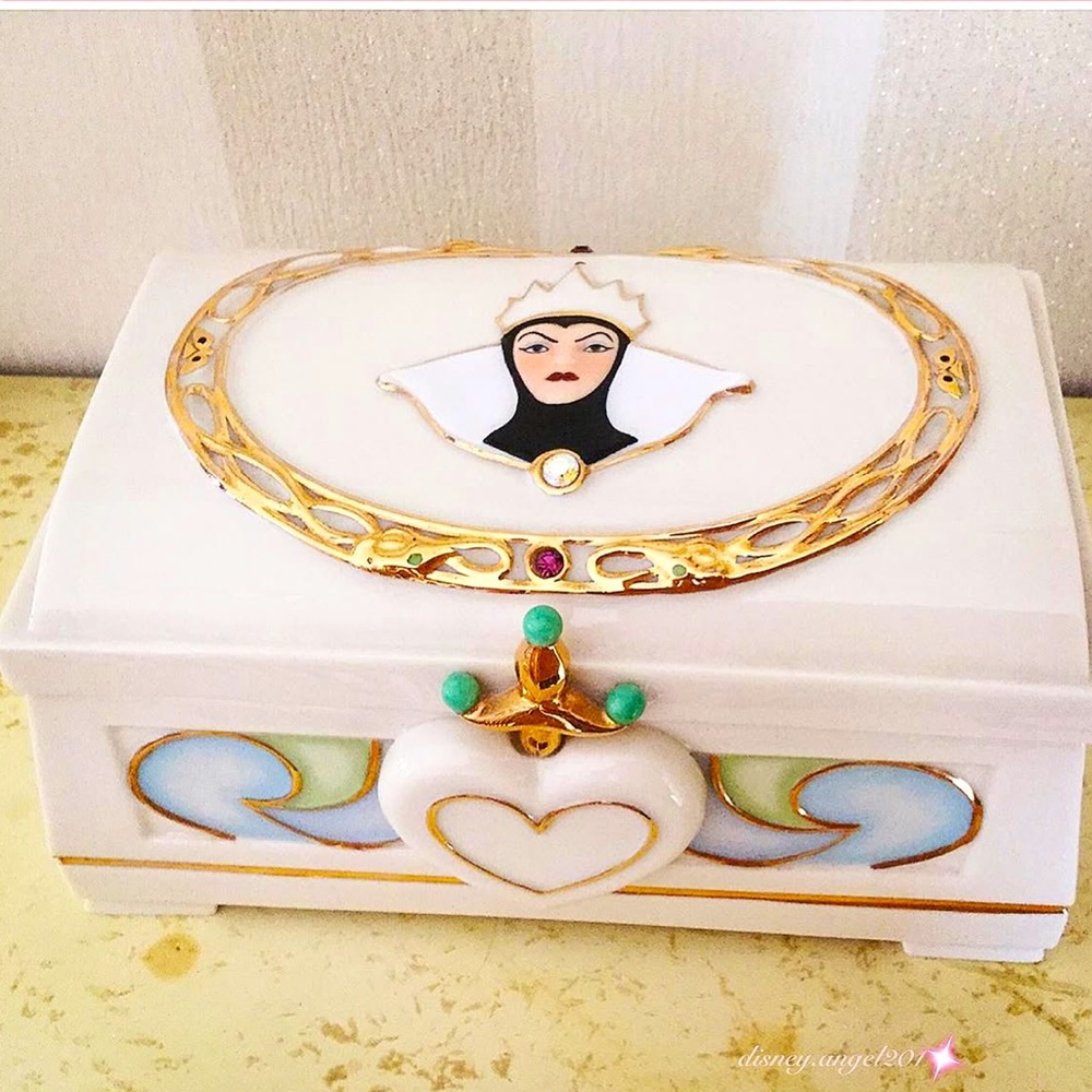 Walt Disney LENOX Showcase Collection THE HUNTSMAN'S BOX Snow White~ Evil Queen